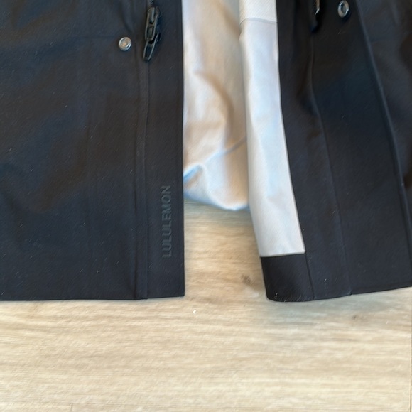Lululemon New Venture Rain Coat men’s size small color black - Picture 9 of 9